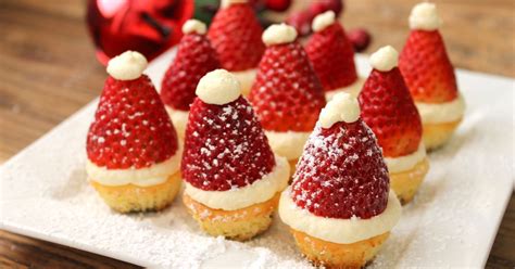 These Tiny Santa Cheesecakes Are The Ideal Dessert For Christmas Day