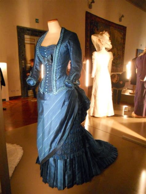 Best Bustles In The Age Of Innocence Frock Flicks Historical Dresses Old Dresses Victorian
