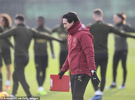 arsenal boss unai emery reveals he is adapting his intense training sessions daily mail online