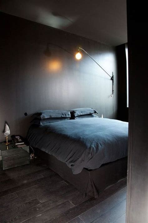 Weiße wandfarbe lässt besonders kleine räume aufleben. 26 Sexy Moody Bedroom Designs That Catch An Eye - DigsDigs