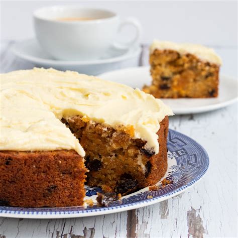 Treat yourself with a tasty, tasty carrot cake! Vegan Carrot Cake (Easy and Nut-Free) | Searching for Spice