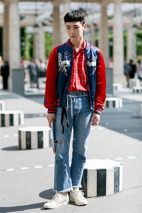 Colorful Bombers Strap Sandals And Ripped Denim Pop Up On The Street