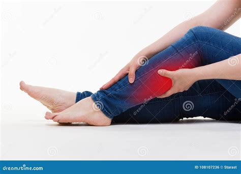 Pijn In Vrouwen S Benen Massage Van Vrouwelijke Voeten Op Witte Achtergrond Stock Foto Image
