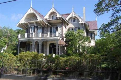 Sandra Bullocks Homes From New Orleans Gothic Mansion To Georgia Beach