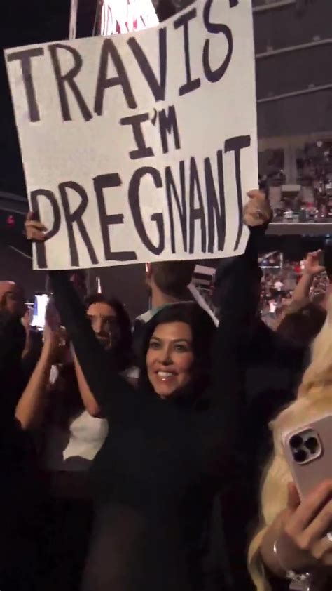 Kourtney Kardashian Praised For Sweet Pregnancy Announcement As