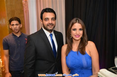 خلال الساعات الماضية تردّدت أنباء عن نشوب خلاف بين المؤلف والسيناريست عمرو محمود ياسين والفنانة ياسمين عبد العزيز بسبب خاتمة مسلسل اللي مالوش كبير وانتهاء. صور عمرو محمود ياسين وزوجته - صور عائلية للفنان عمرو محمود ...