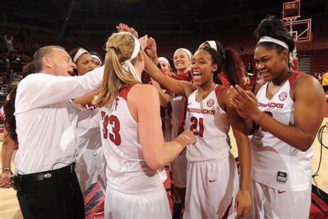 Wholehogsports Arkansas Women Look To Find Magic Against Tennessee