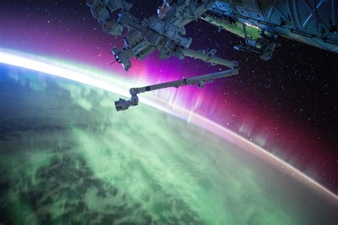 Aurora Borealis From Space 4k Uhd Wallpaper
