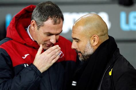Tim wasit pada pertandingan mu vs liverpool juga tidak tampak di stadion old trafford. Premier League results WEEK 17: Arsenal & Liverpool drop ...