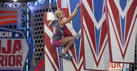 American Ninja Warrior Host Kristine Leahys Team Wins On All Stars