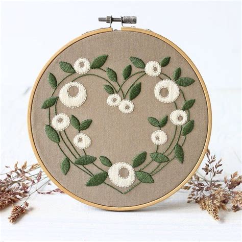 Heart-shaped Wreath Hand Embroidery Pattern Simply Floral - Etsy ...