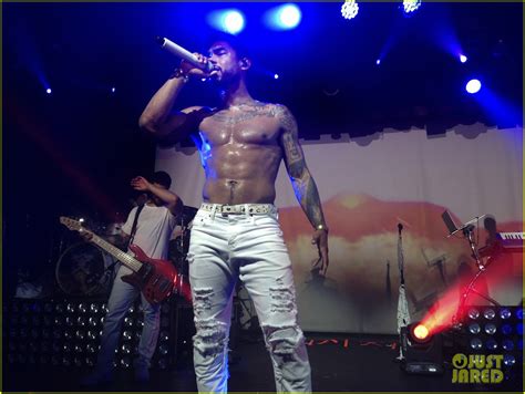 Miguel Goes Shirtless In Seattle Flaunts His Amazing Abs Photo