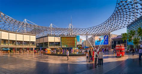 Take a stroll into city walk , one of dubai's most exciting urban precincts. Visiter Dubaï: TOP 30 à Faire et Voir | Le Guide Ultime 2020