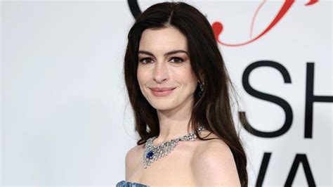 Anne Hathaway Shows Off Toned Legs While Rocking The Pantsless Trend In