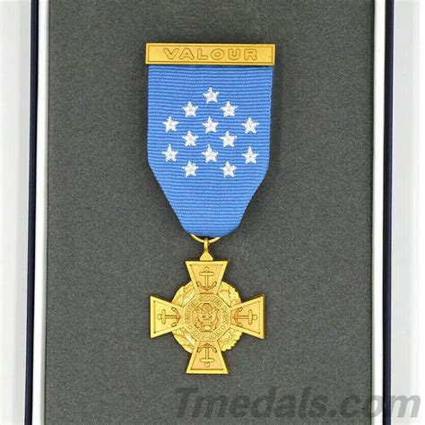 Cased Us Orden Badge Medal Of Honor Moh Army Navy Air Force 10