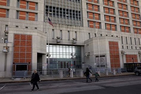 New York Public Defenders Unable To Reach Inmates In Federal Jail Gay