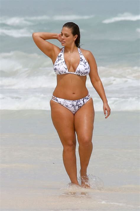 Ashley Graham Shows Off Her Bikini Body Cancun Mexico Celebmafia