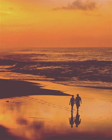 A Loved Couple 👫 Strolling During The Sunset 🌇 On The Beach 🌊 👌 ☺ 💖 Sunset Sunset Love