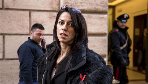 Youmovies 31 giorni fa sileri si è specializzato, poi, in chirurgia dell'apparato digerente ed ha anche un dottorato di. M5S, Di Girolamo contro Le Iene: "Non sono la moglie di ...