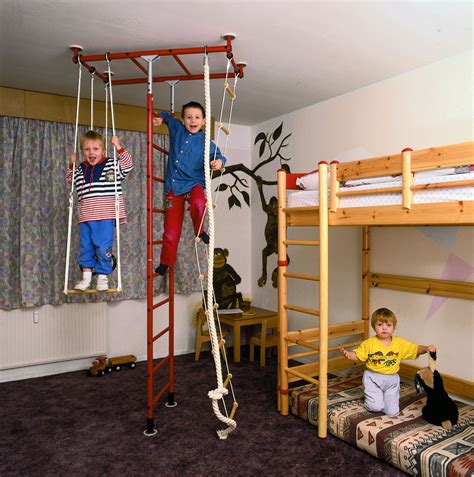 Kinder wünschen sich ein hochbett, das als spielbett zum klettern und rutschen einlädt. lamont beagle: Kinderzimmer