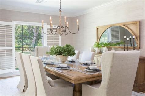 Contemporary Neutral Dining Room With Neutral Glasscloth