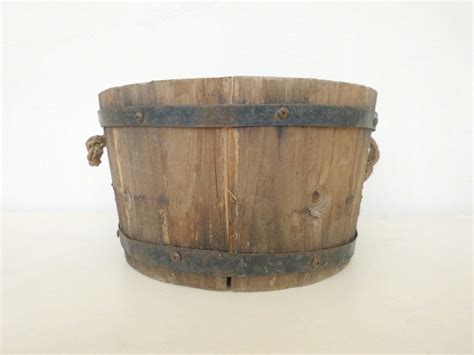 What we consider to be farmhouse style today is a modern look on a timeless classic. Old Wooden Planter Spanish Vintage Cottage Round Bowl ...