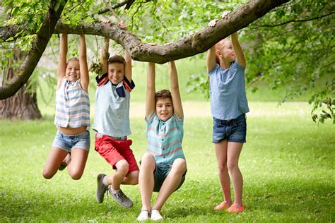 2 Tips For Encouraging Your Kids To Play Outside Screen Time