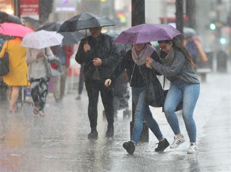 Uk Weather Thunderstorms Continue To Hit Uk With Heavy Rain In South