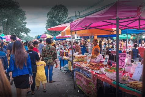 ถนนคนเดินกาดข่วงเมืองน่าน หรือตลาดต้องชมเมืองน่าน มีของกิน อาหารพื้นเมือง และของใช้พื้นเมืองหลากหลายจำหน่าย สามารถเดินซื้อแล้วไ. ถนนคนเดินศรีสะเกษ - อีสานร้อยแปด