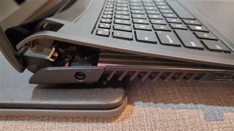 Sửa bản lề laptop hiệu quả Mua bán sửa chữa laptop uy tín tại Hà Nội