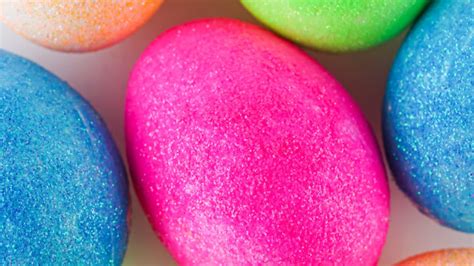 A Unique Way To Celebrate Easter Diy Glitter Easter Eggs Cutefetti