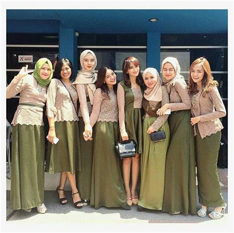 Kebaya hijau  Kebaya muslim, Gaya hijab kasual, Gaun batik