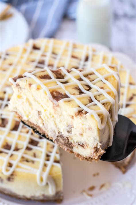 Cinnamon Roll Cheesecake With Cream Cheese Icing