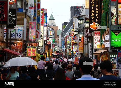 A Crowded City Street Stock Photo Alamy