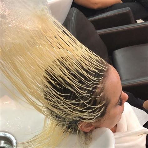 Back to lauryn & justin! This Woman Got Highlights Using a Frosting Cap, and I'm ...