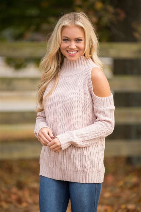 This Beautiful Cold Shoulder Sweater Is Such A Cute Way To Rock This Fall Trend Casual Fall