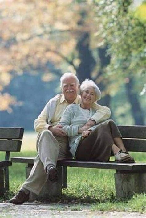 Pin By Nora Gholson On Growing Old Gracefully Couples In Love