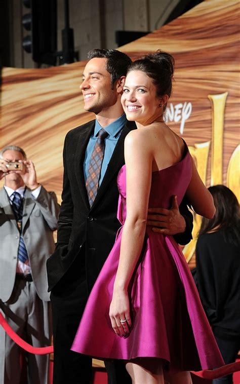 Mandy moore with husband ryan adams and zachary levi at. Princesas Disney: Disney's Tangled Premiere