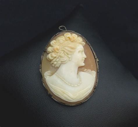 Vintage Hand Crafted Cameo Oval Shaped Sterling Silver Pin Brooche Pen