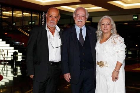 He is married to helena. Aos 61 anos, João de Carvalho confessa: "Vou, pelo menos ...