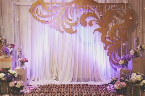 Soft and airy, this wedding backdrop definitely doesn't look homemade. Wedding backdrop with decorative cutout. | Beautiful wedding decorations, Diy wedding backdrop ...