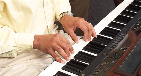 Here you may to know how to play a keytar for beginners. Learn to Play Piano - Yamaha - United States
