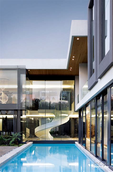 Sparkling Glass House In Johannesburg Twinkles With Glittering
