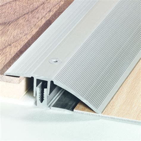 Seuil d'écluse, pièce de bois placée au fond de l'eau sous la. Seuils de porte en aluminium pour revêtements de sols ...