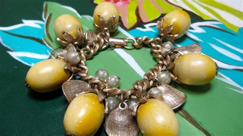 Vintage Grace Kelly Look Yellow Wood Beads 50s Charm Bracelet Etsy