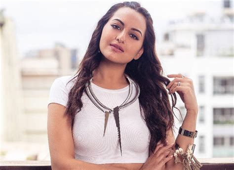 Sonakshi Sinha Issues An Apology For Her Derogatory Statement Says She Has Immense Respect For