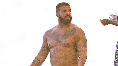 Drakes Shirtless Gym Selfie Shows Off Abs After Boxing Workout