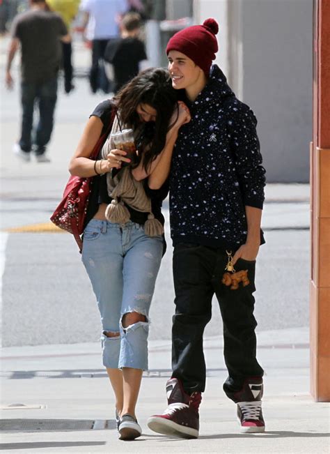 Justin bieber and selena gomez were one of hollywood's hottest young couples for nearly two years before calling it quits in november 2012, flirting with the idea of getting back together in april 2013, breaking up (again) in november 2014, and sparking reunion rumors once more in 2018. Selena Gomez Loves Justin Bieber's 'Heartbreaker' — New ...