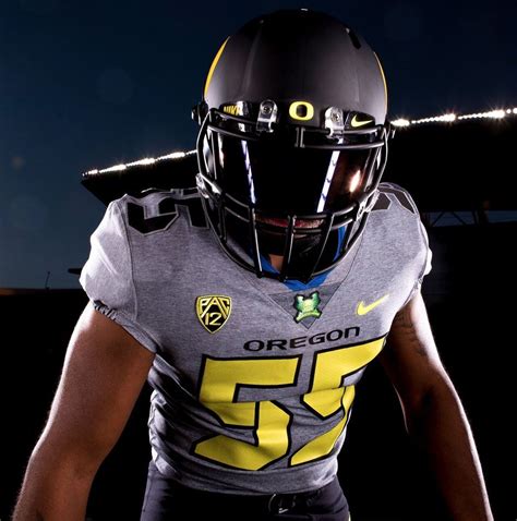 Oregon Ducks Debut New Gray And Black Nike Uniforms Before Uc Davis