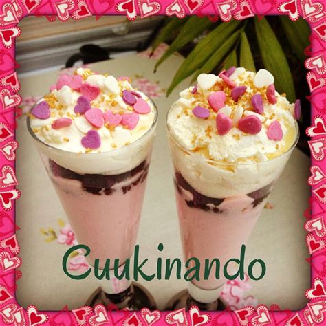 Cuukinando Strawberries Mousse With Dark Chocolate And Cream Served In Flutes